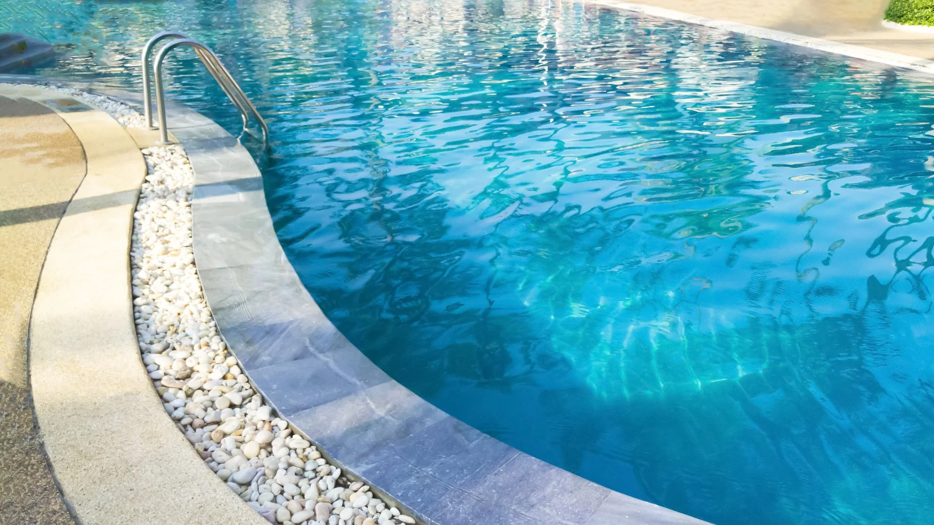 How Much Will It Cost to Have Your Pool Repaired?
